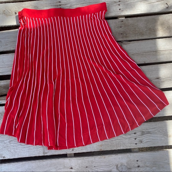 Katie Sturino Rosalind Pleated Knit Skirt plus 3X - Picture 4 of 6